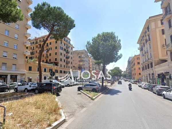 negozio in affitto a Roma