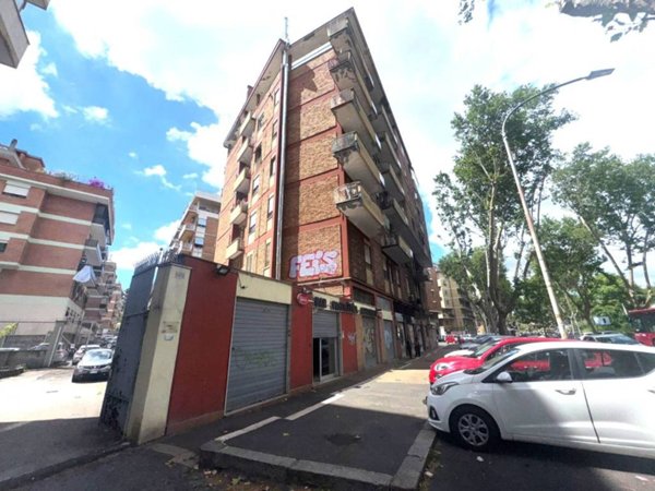 negozio in affitto a Roma