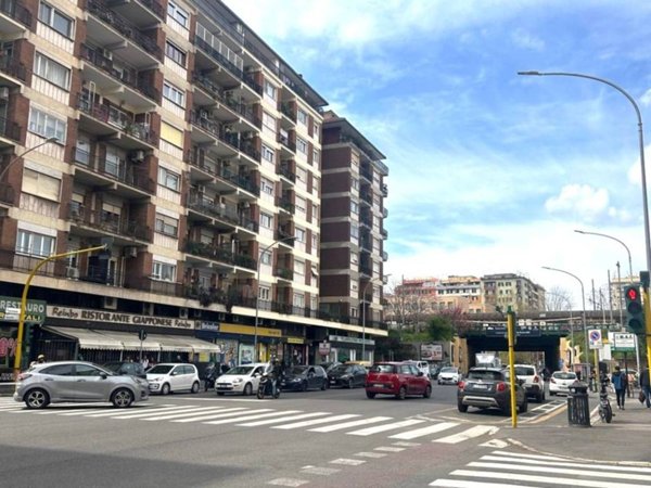 negozio in affitto a Roma in zona Appio Latino
