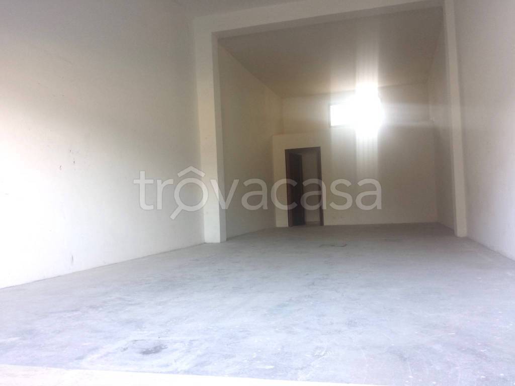 negozio in affitto a Roma in zona Finocchio