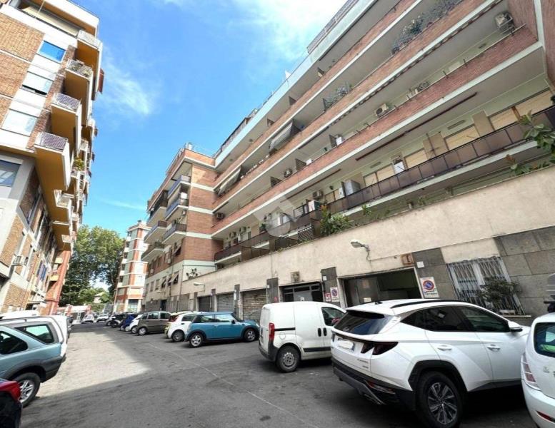 locale commerciale in affitto a Roma