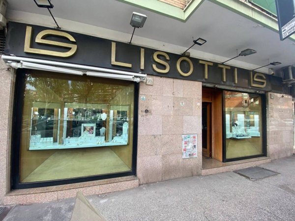 negozio in affitto a Roma in zona Monte Sacro/Talenti