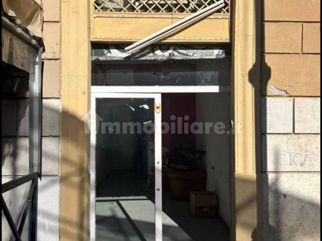 negozio in affitto a Roma in zona Esquilino