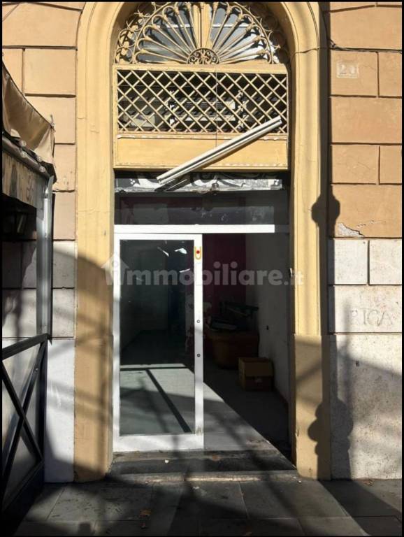 negozio in affitto a Roma in zona Esquilino