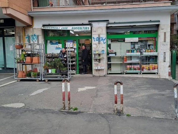 negozio in affitto a Roma in zona Appio Claudio