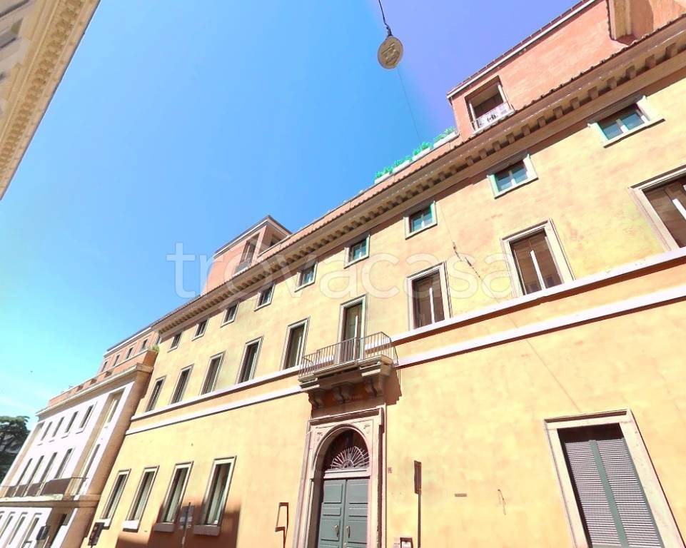appartamento in affitto a Roma in zona Trevi-Colonna