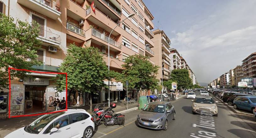 negozio in affitto a Roma in zona Appio Latino