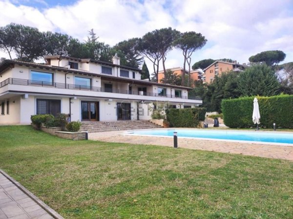 casa indipendente in affitto a Roma in zona Tomba di Nerone