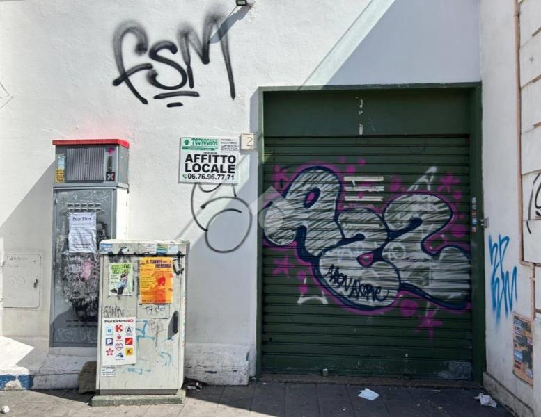 locale commerciale in affitto a Roma in zona Tuscolano
