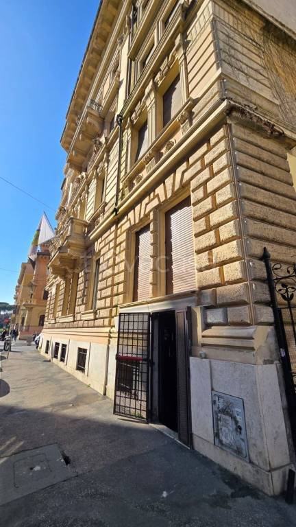 locale commerciale in affitto a Roma