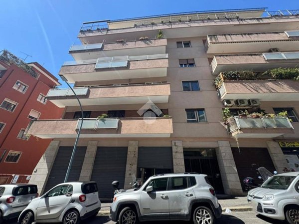negozio in affitto a Roma