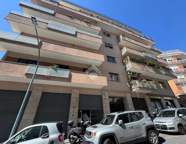 locale commerciale in affitto a Roma