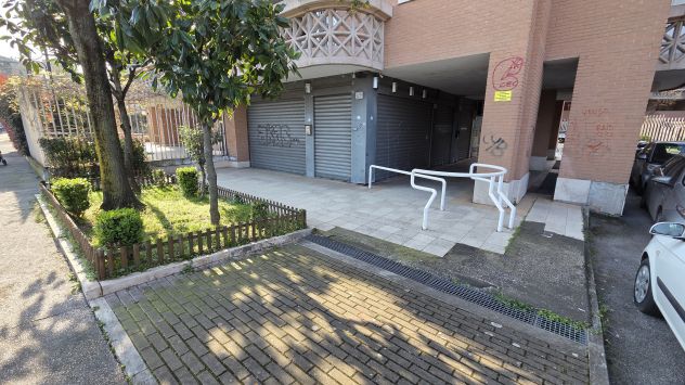 negozio in affitto a Roma in zona Tuscolano