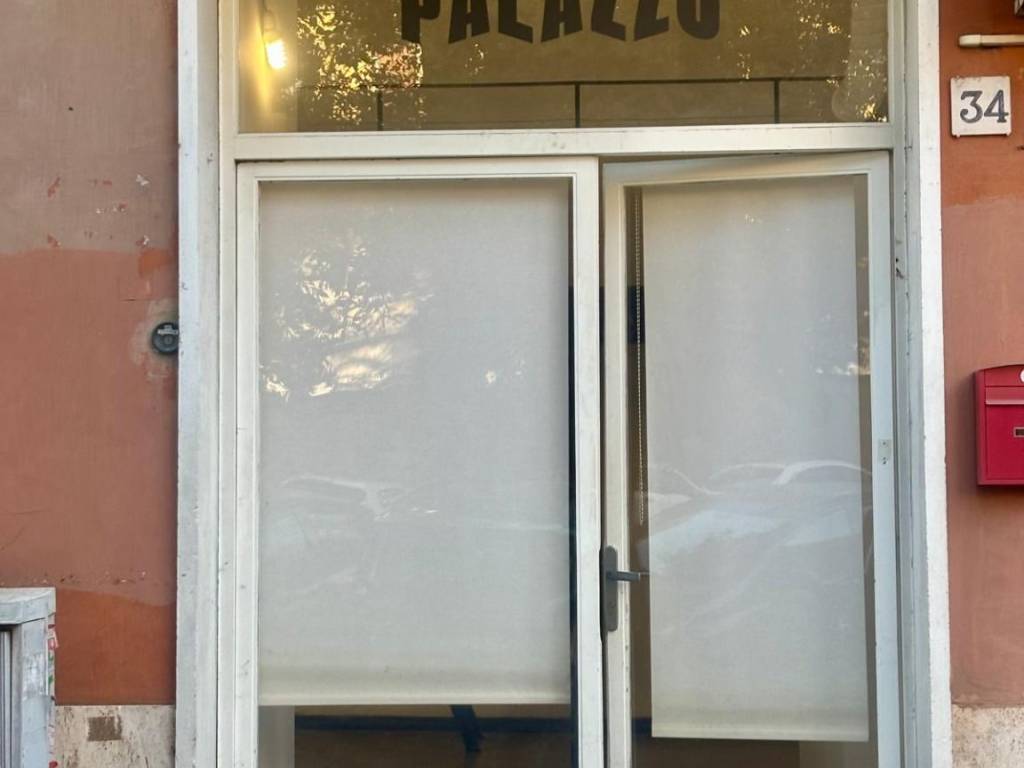 negozio in affitto a Roma in zona Appio Latino