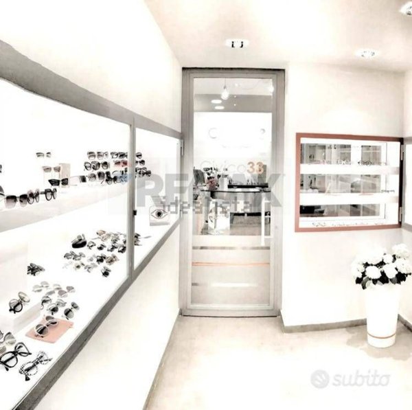 negozio in affitto a Roma in zona Appio Latino