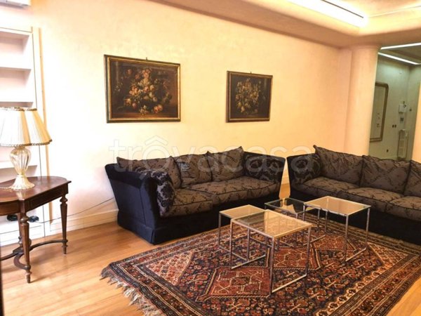 appartamento in affitto a Roma in zona Trevi-Colonna