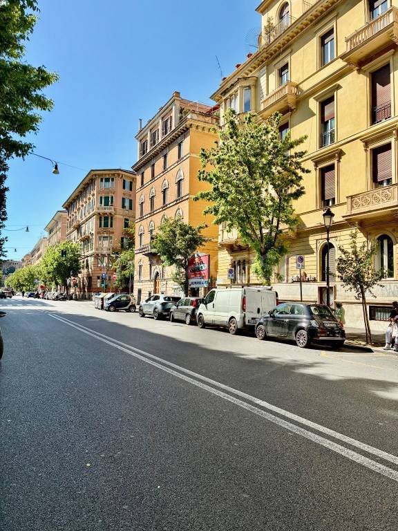 negozio in affitto a Roma in zona Rione Prati