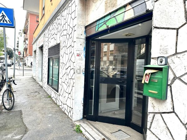 locale commerciale in affitto a Roma in zona Appio Latino