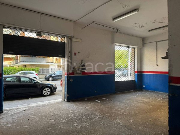 negozio in affitto a Roma in zona Tuscolano