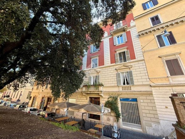 negozio in affitto a Roma in zona Rione Borgo