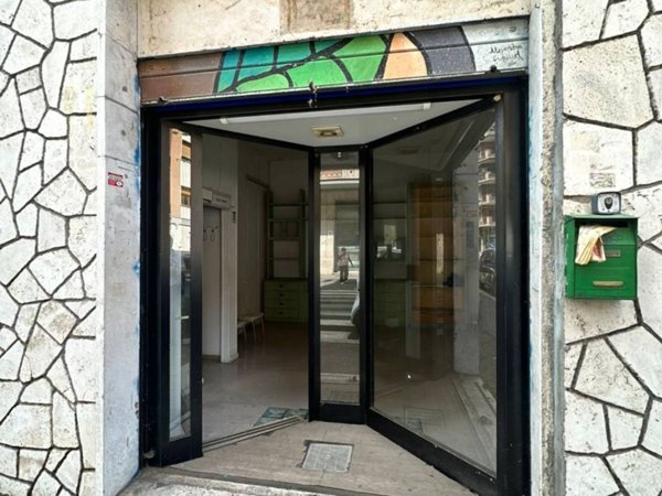 negozio in affitto a Roma in zona Appio Latino