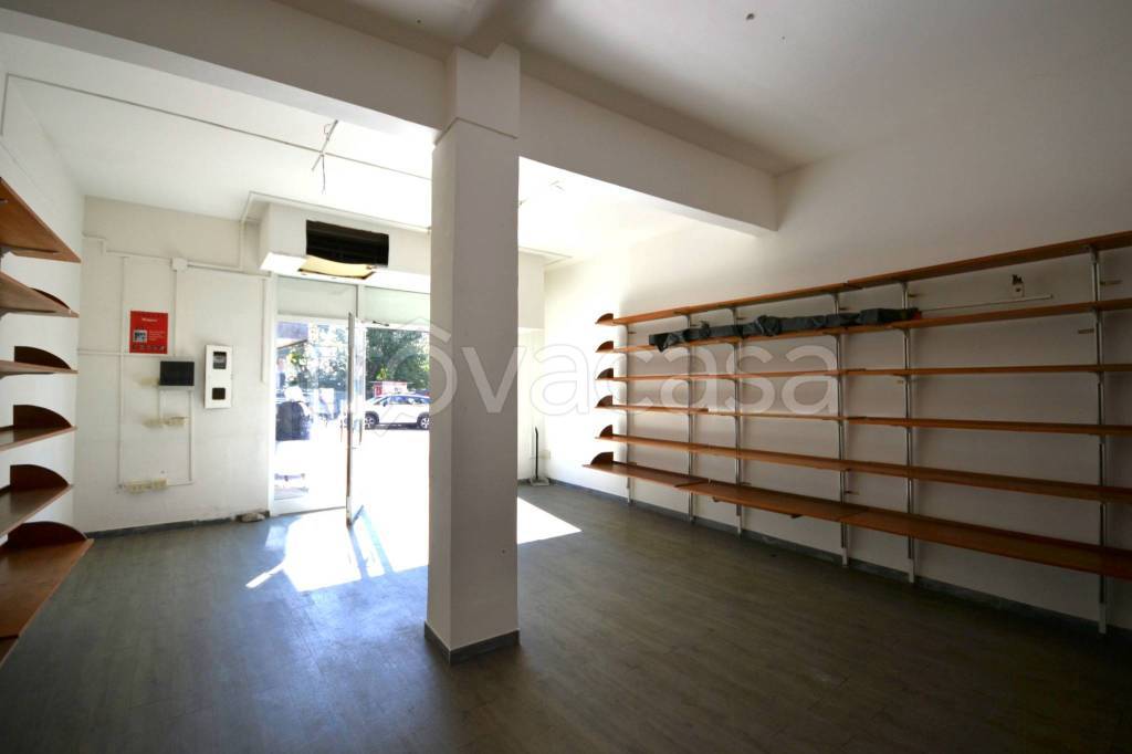 negozio in affitto a Roma