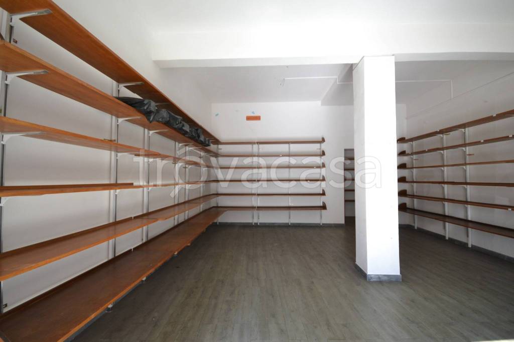 negozio in affitto a Roma