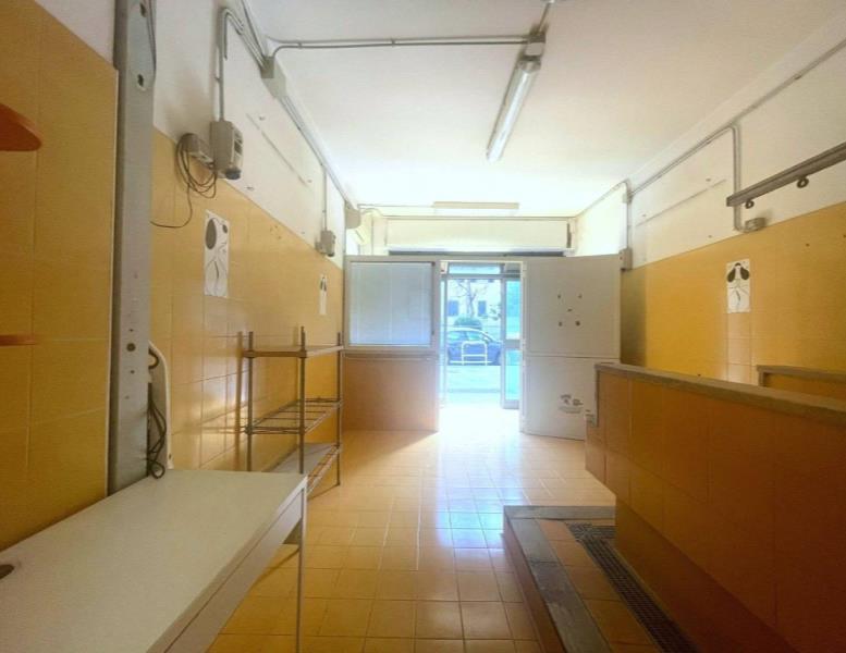 locale commerciale in affitto a Roma in zona Don Bosco