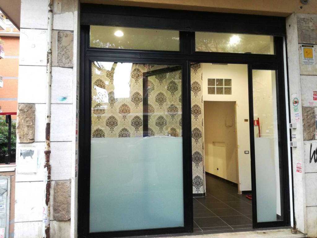 negozio in affitto a Roma in zona Ostia