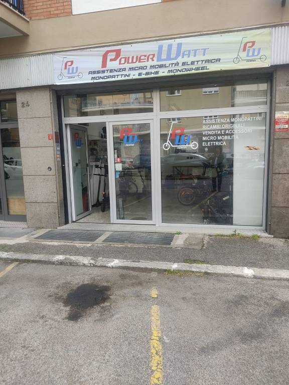 negozio in affitto a Roma