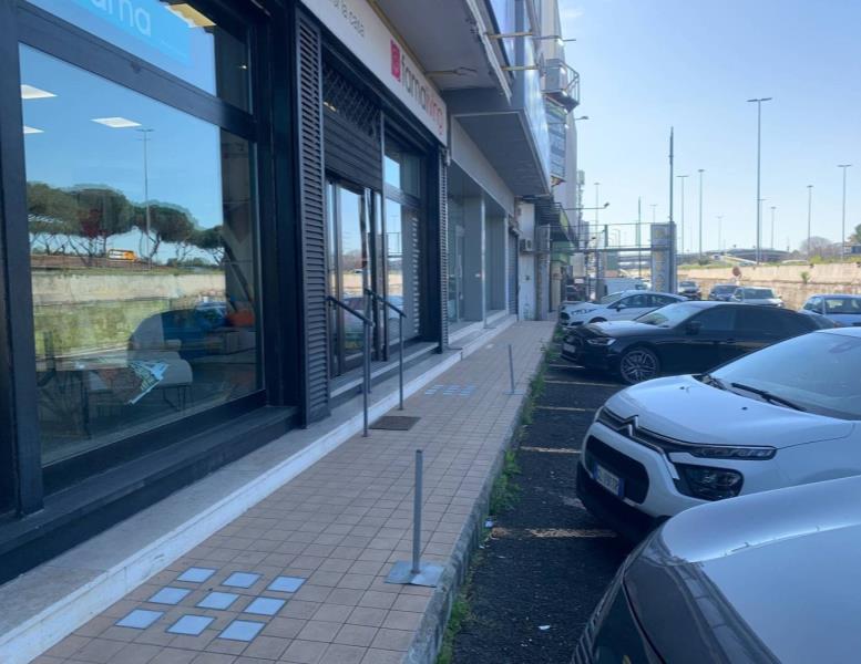locale commerciale in affitto a Roma