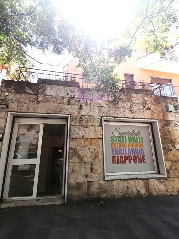 negozio in affitto a Roma in zona Tuscolano