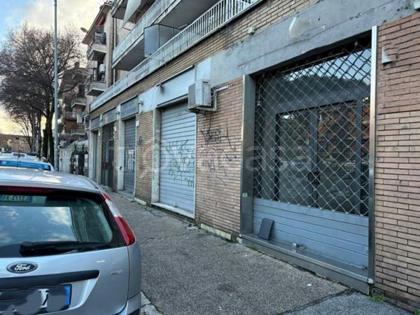 locale commerciale in affitto a Roma in zona Prenestino-Centocelle