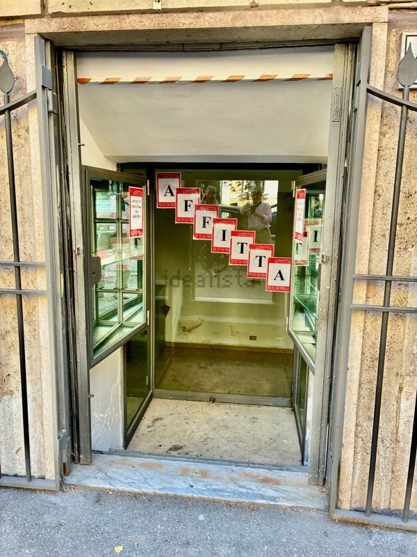 locale commerciale in affitto a Roma in zona Rione Borgo