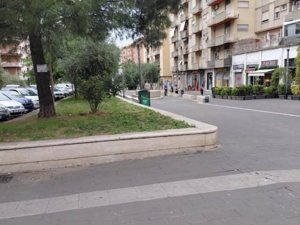 negozio in affitto a Roma in zona Appio Claudio