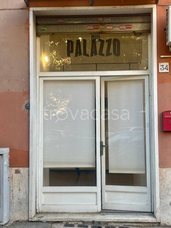 negozio in affitto a Roma in zona Appio Latino
