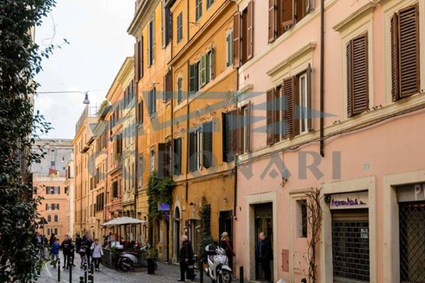 negozio in affitto a Roma in zona Rione Monti/Campitelli