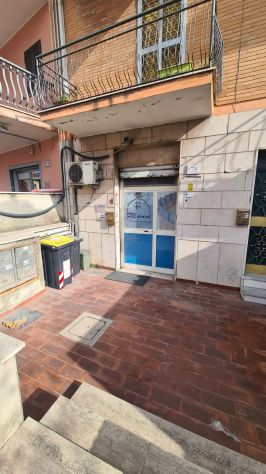 negozio in affitto a Roma in zona Torre Angela