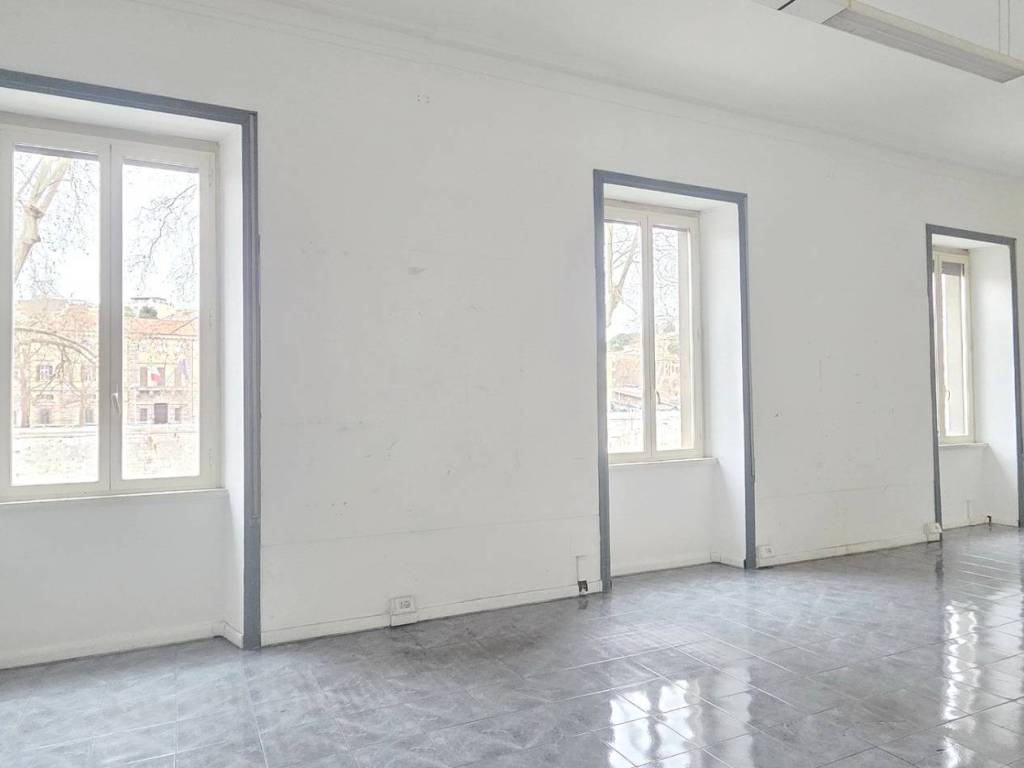 ufficio in affitto a Roma in zona Rione di Ponte