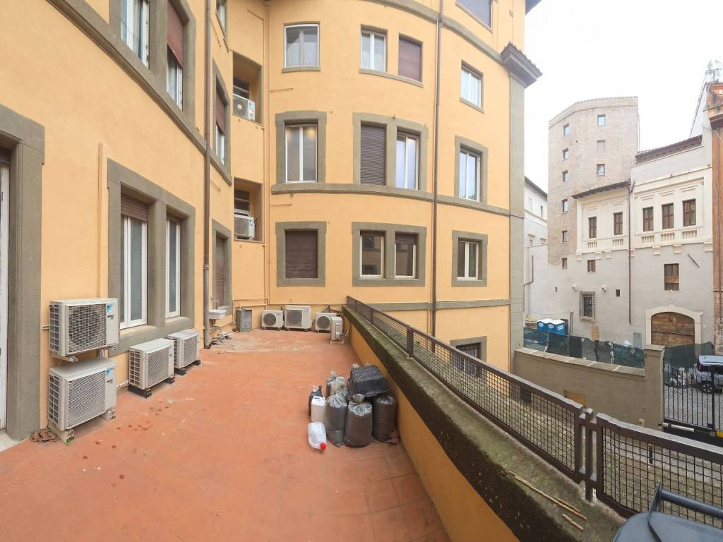 ufficio in affitto a Roma in zona Rione di Ponte