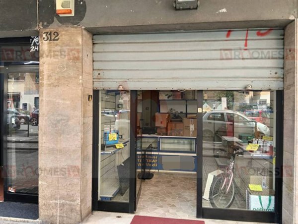 negozio in affitto a Roma in zona Appio Claudio