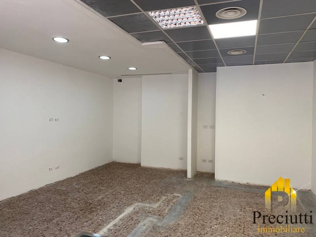 negozio in affitto a Roma