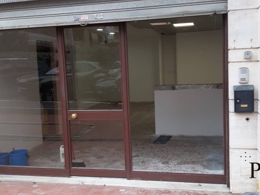 negozio in affitto a Roma