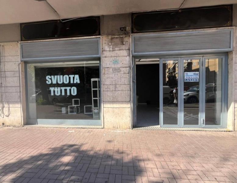 negozio in affitto a Roma in zona Ostia