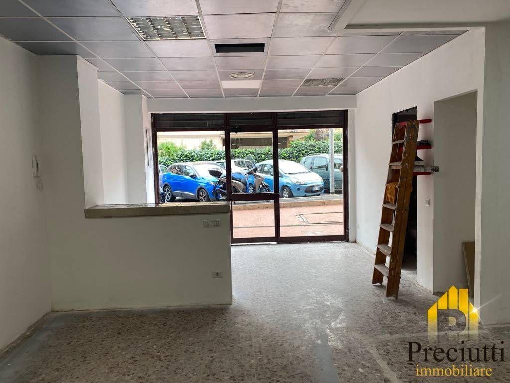 negozio in affitto a Roma