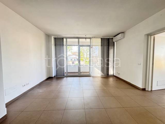 negozio in affitto a Roma in zona Acilia