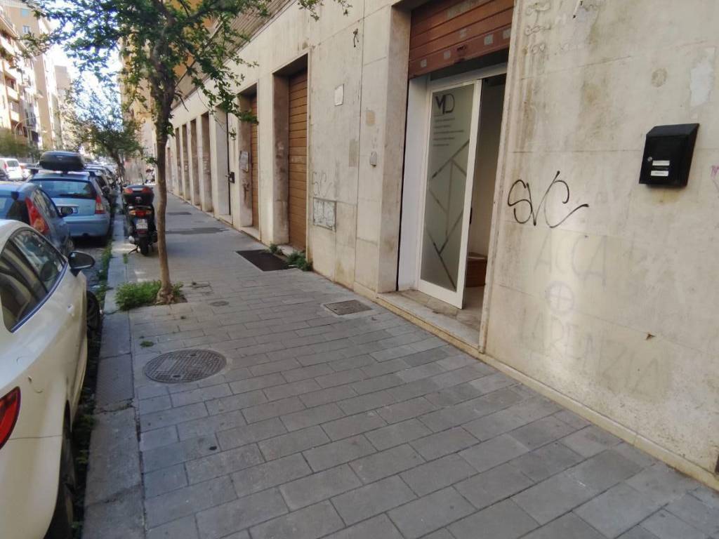 negozio in affitto a Roma in zona Appio Latino