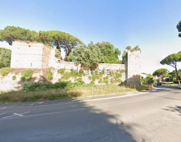 negozio in affitto a Roma in zona Appio Latino