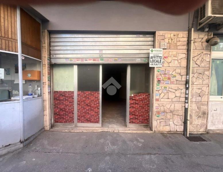 locale commerciale in affitto a Roma in zona Tuscolano
