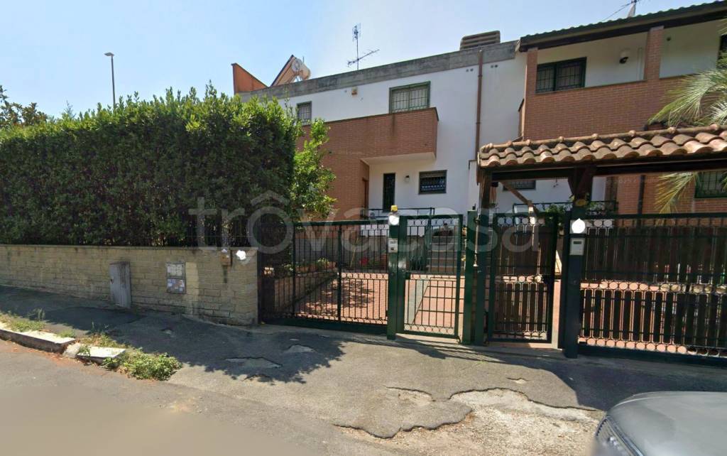 casa indipendente in affitto a Roma in zona Acilia